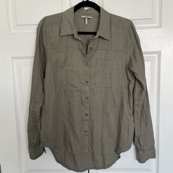 Women’s Olive Green BKE Button Down Blouse Size S - Picture 1 of 6